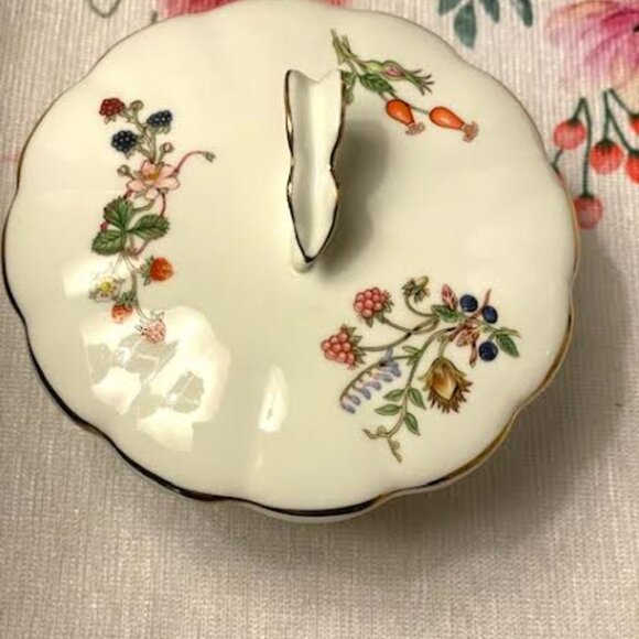 Aynsley "Somerset" Lidded Trinket Bowl with Butterfly Handle Bone China - Picture 10 of 11
